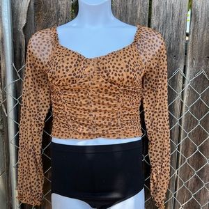 Spunky, cute, and fresh. What else could you ask for? Crop top long sleeve print